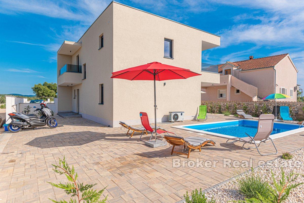 Vila s bazenom