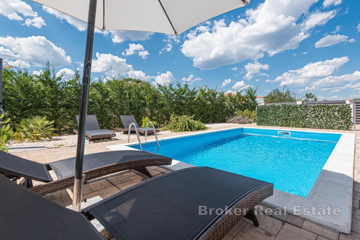 Vila s bazenom
