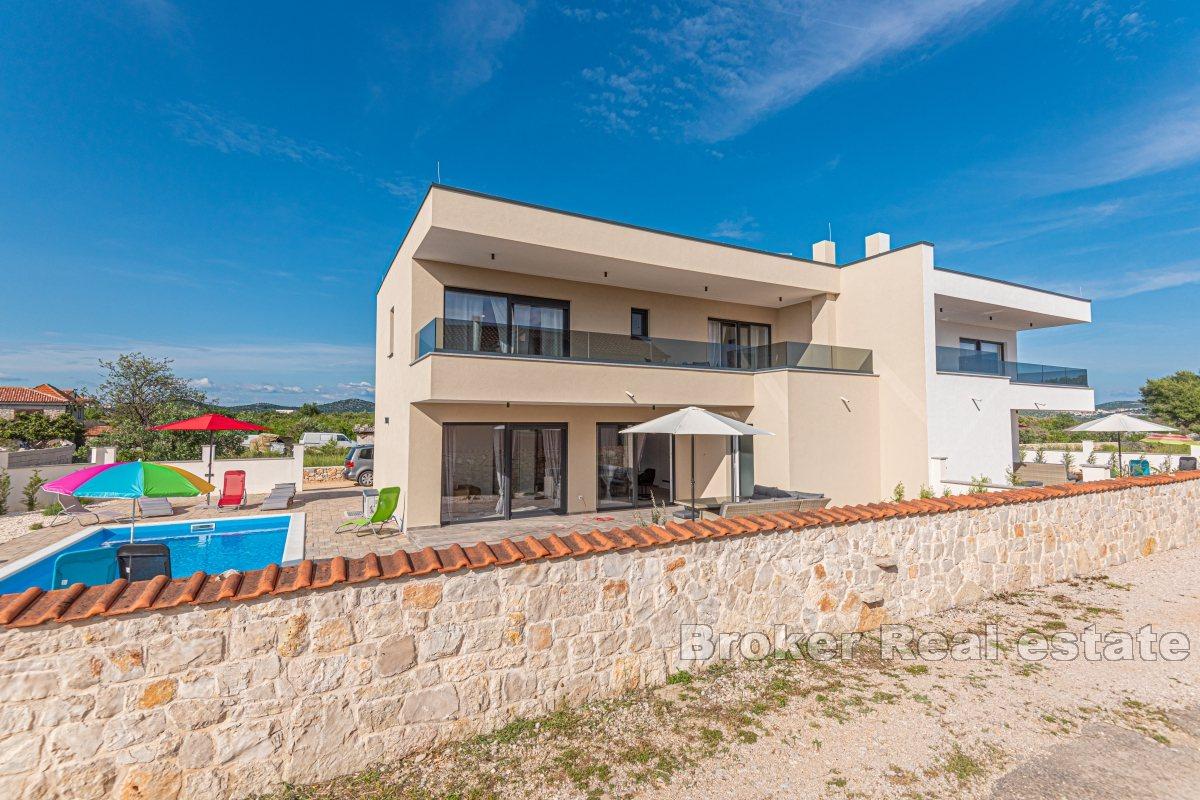 Vila s bazenom