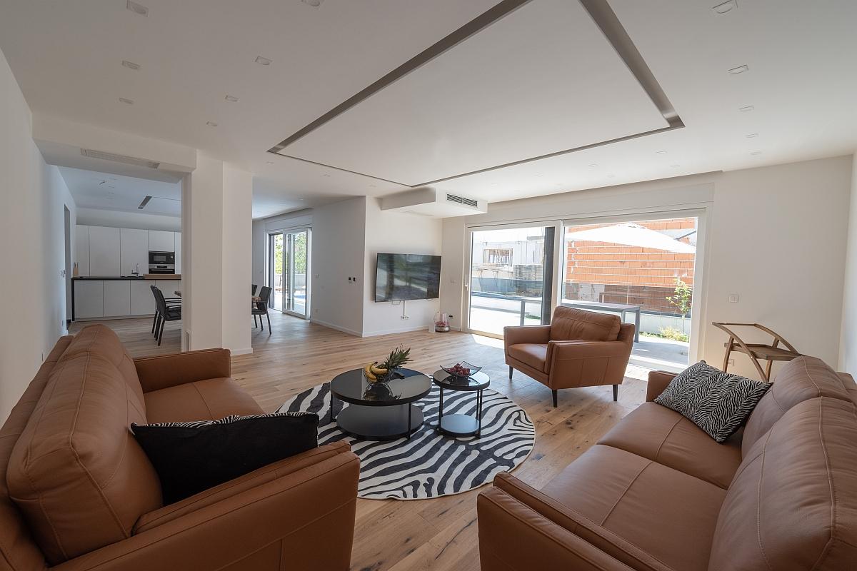001-2047-37-Trogir-Three-story-villa-with-pool-sale