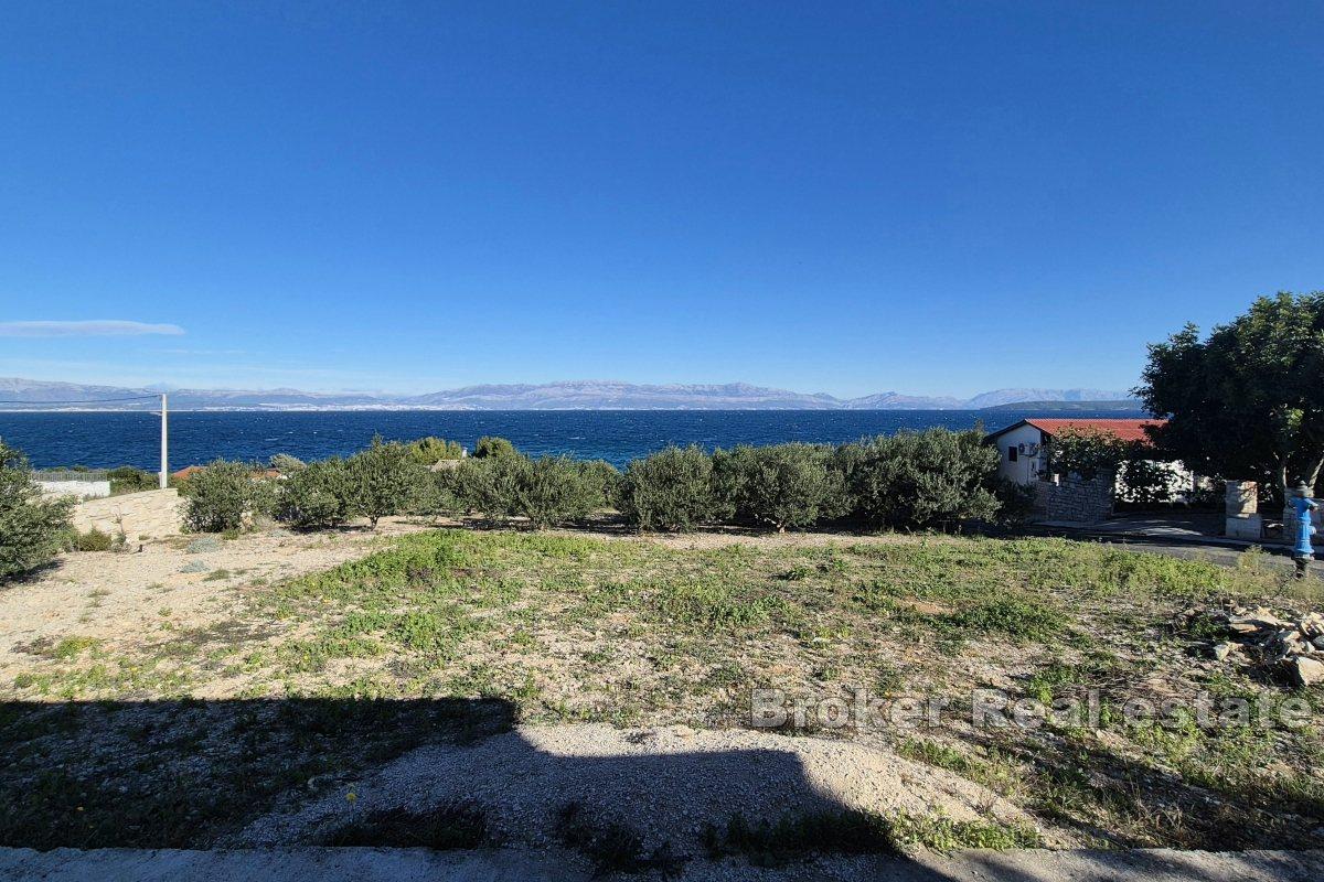 001-2047-38-Island-of-Solta-Vacation-house-in-the-second-row-to-the-sea-for-sale