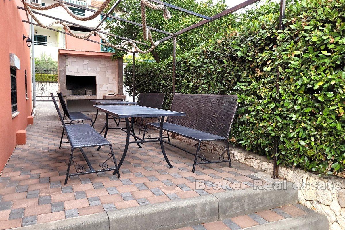 Lägenhetshus med havsutsikt