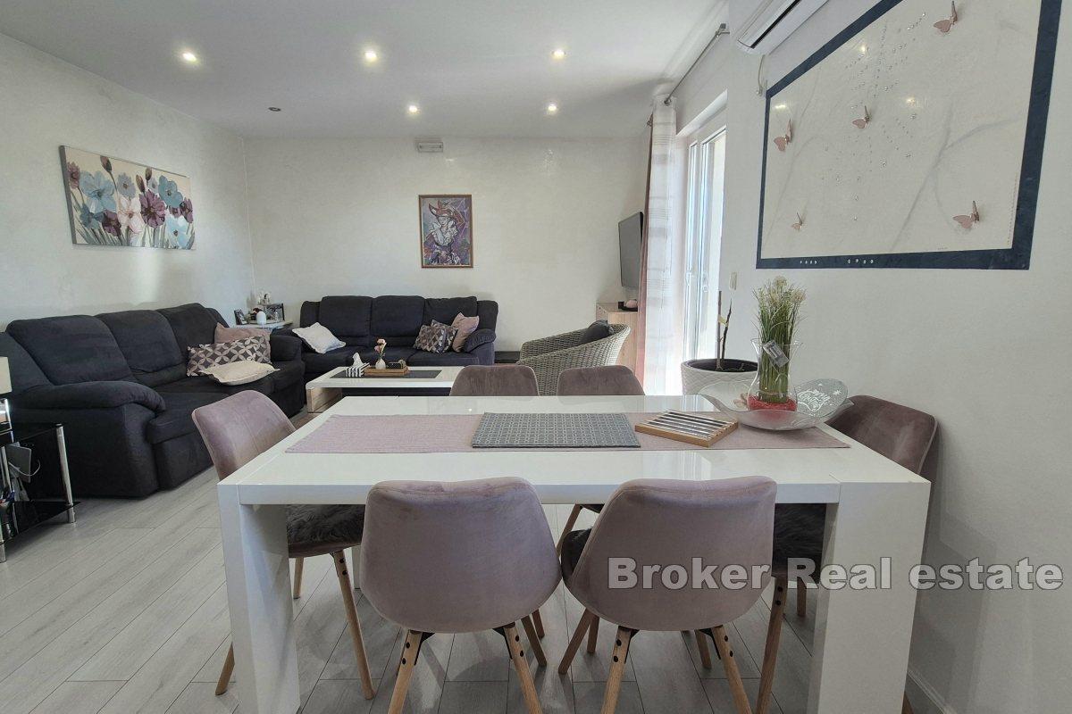 Apartmanska kuća s bazenom