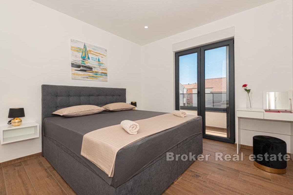 Villa jumelée moderne avec piscine