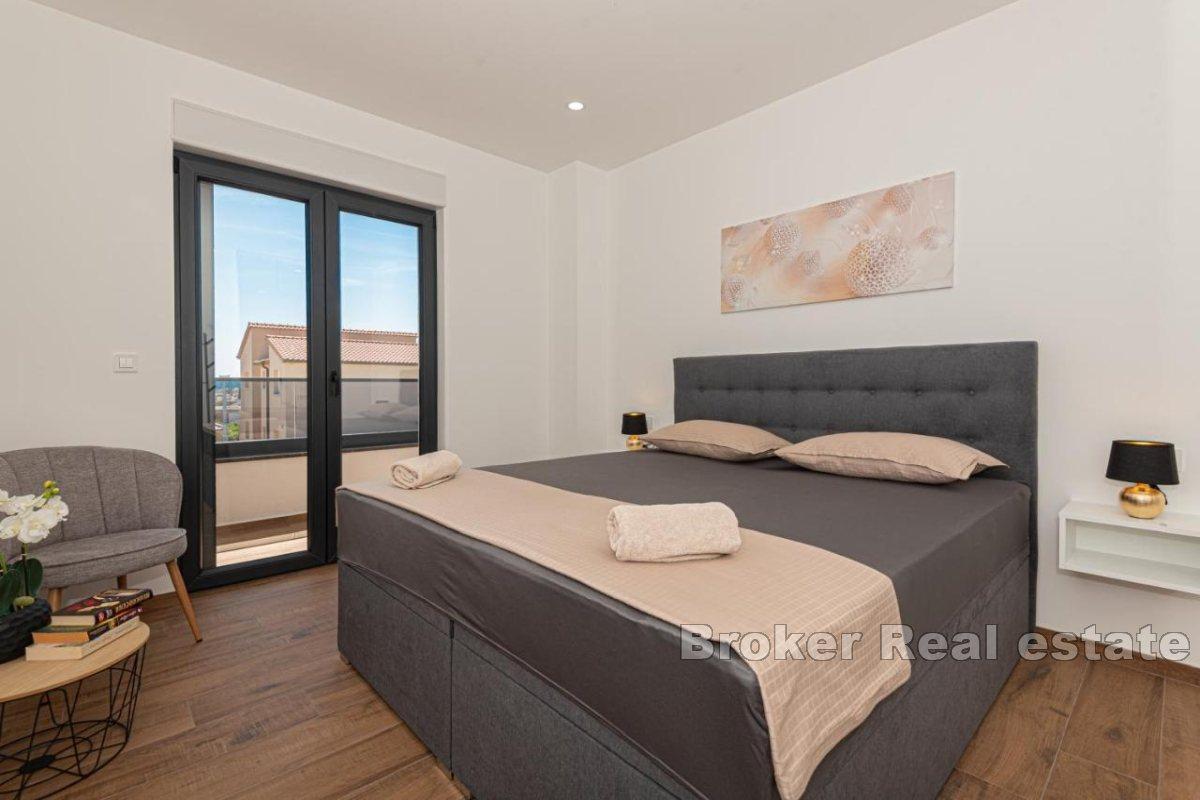 Villa jumelée moderne avec piscine