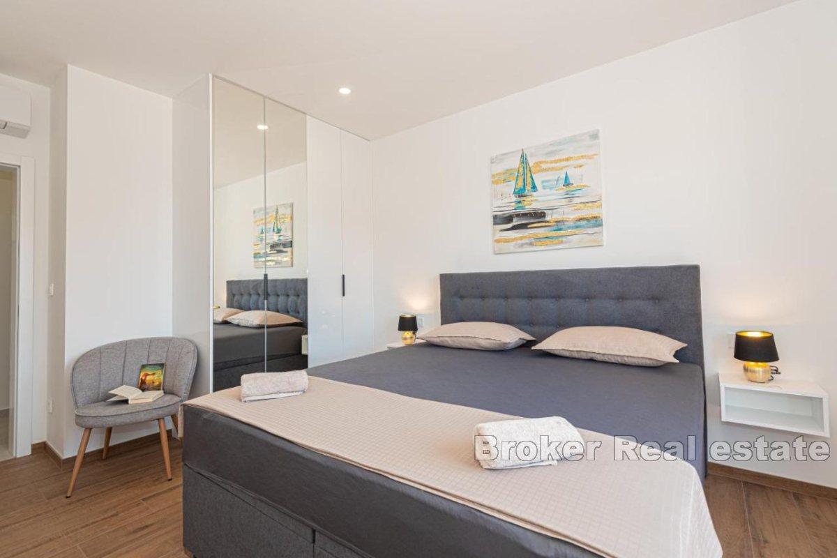 Villa jumelée moderne avec piscine