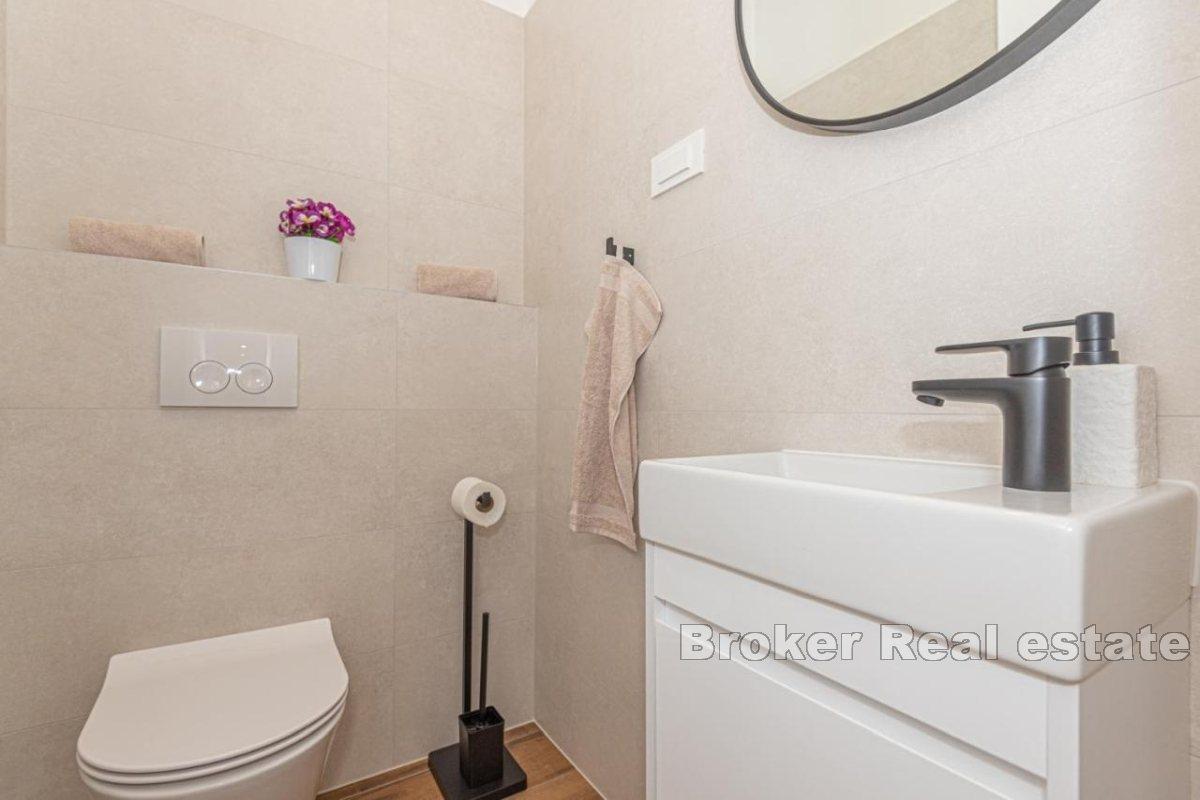 Villa jumelée moderne avec piscine