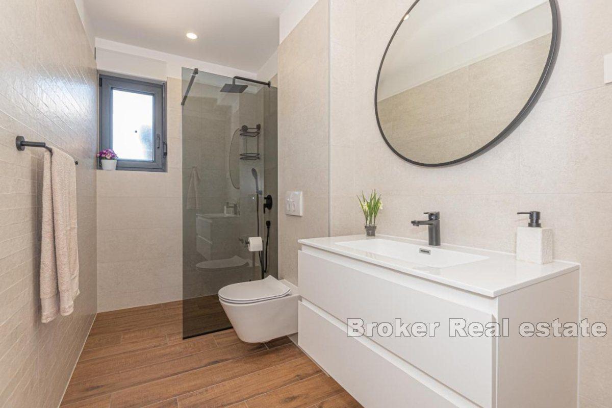 Villa jumelée moderne avec piscine