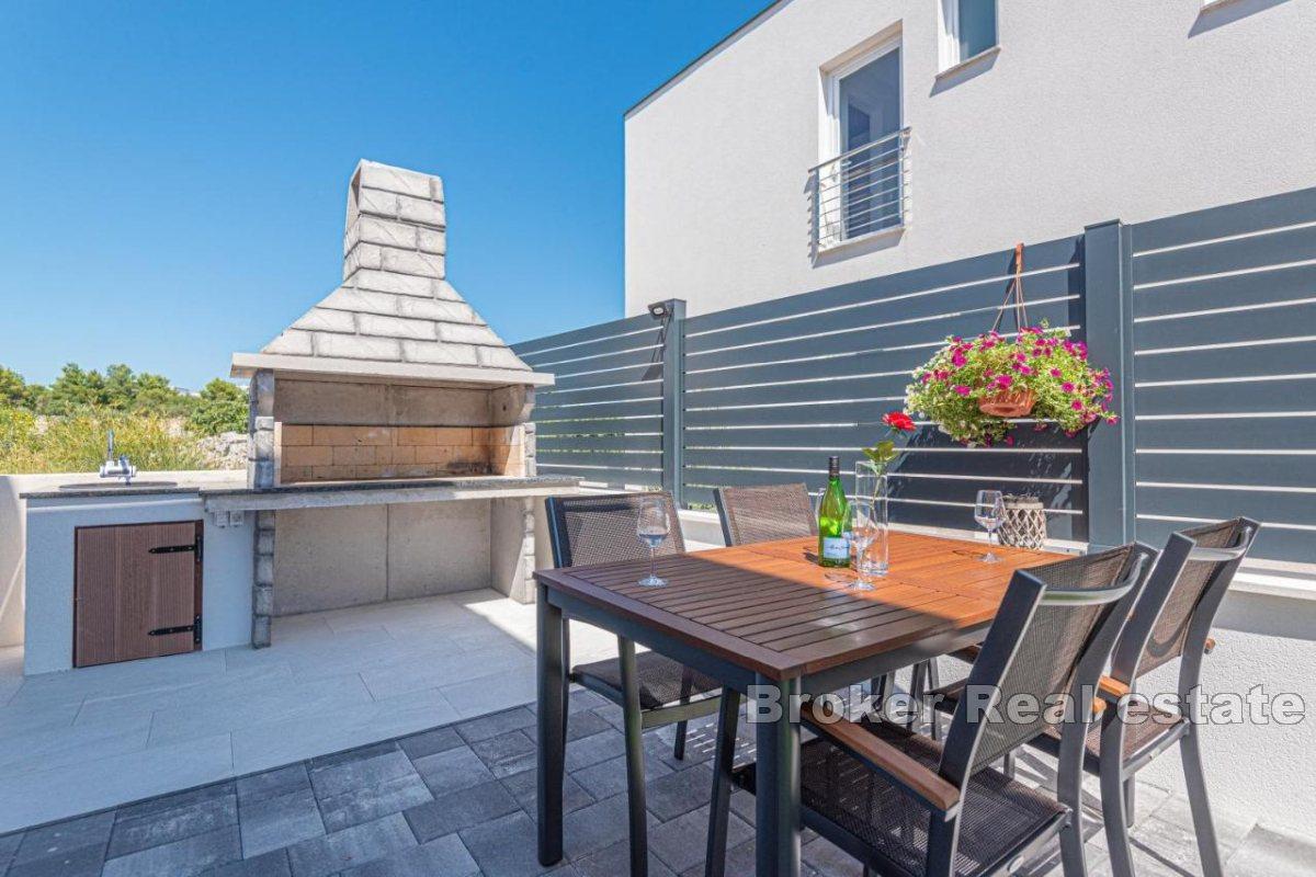 Villa jumelée moderne avec piscine