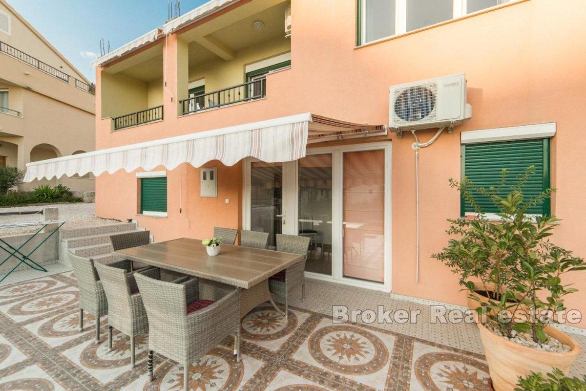 Dom apartamentowy z basenem