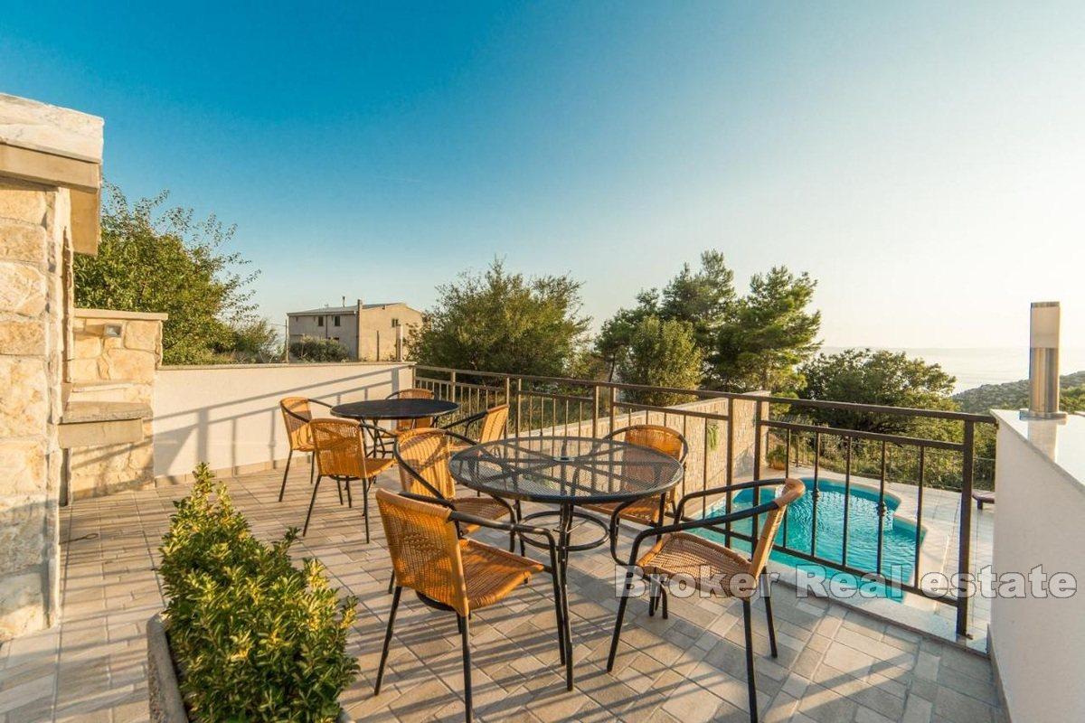 Dom apartamentowy z basenem