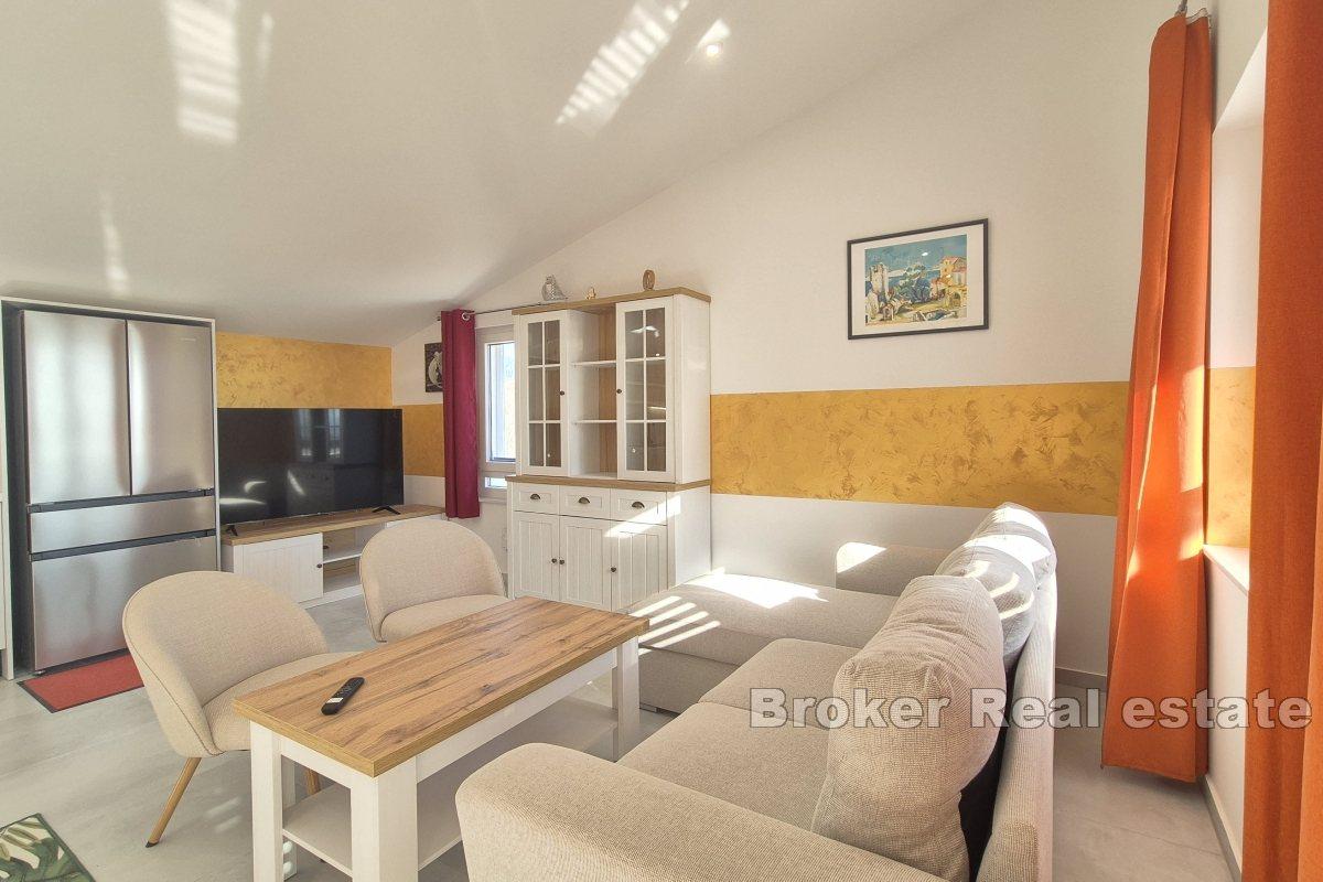 Casa con piscina e cortile paesaggistico