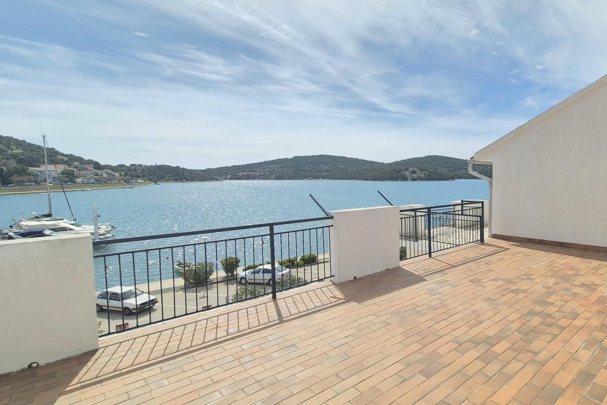 001-2047-64-Murter-Seafront-apartment-house-for-sale