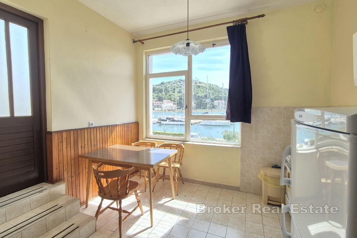 Palazzina in prima fila sul mare