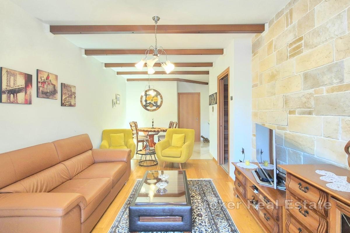 Двухкомнатная квартира с садом и парковкой