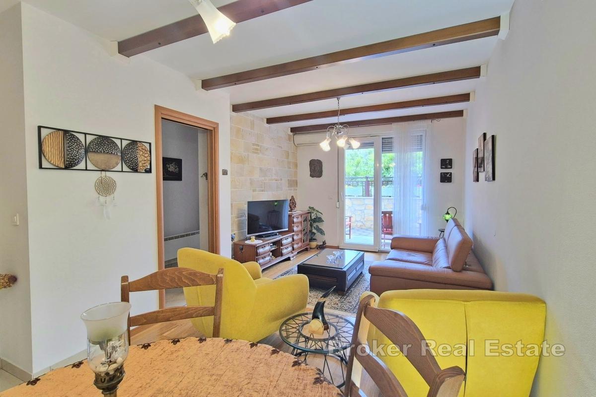 Двухкомнатная квартира с садом и парковкой