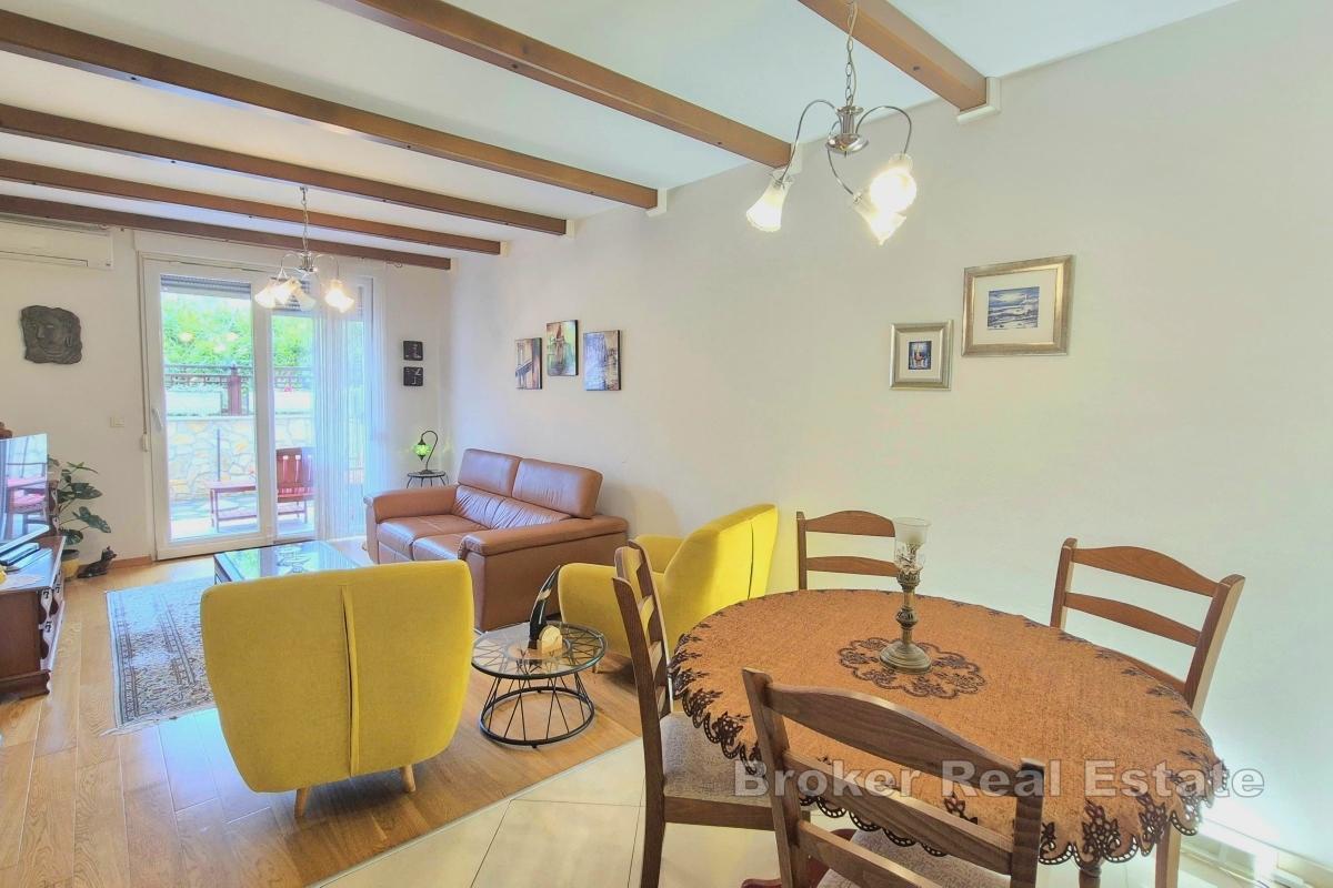 Leilighet med to soverom, hage og parkeringsplass