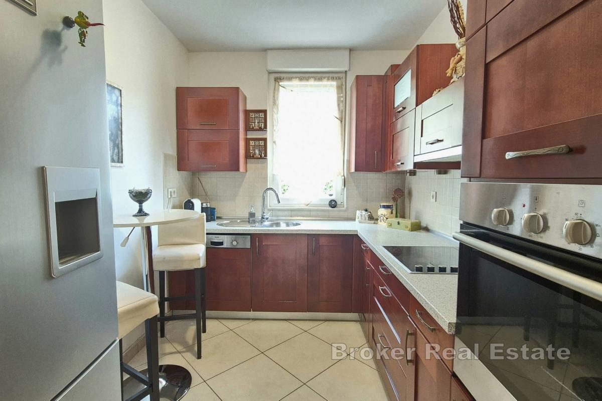 Двухкомнатная квартира с садом и парковкой