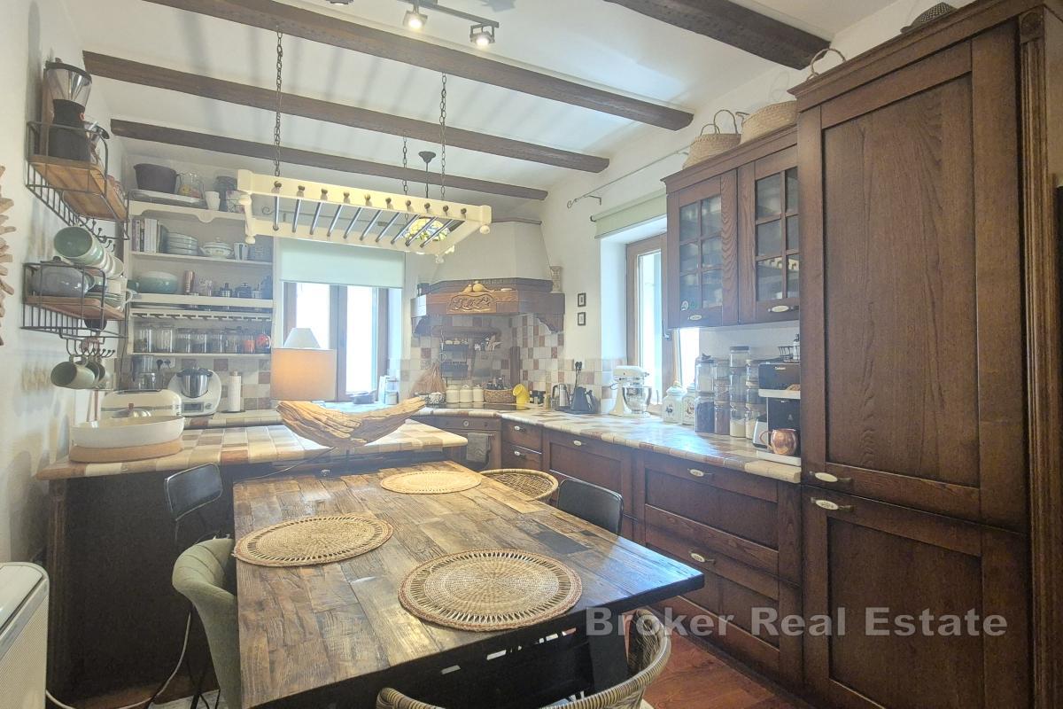 Steinhaus im Stadtzentrum mit zwei Wohneinheiten