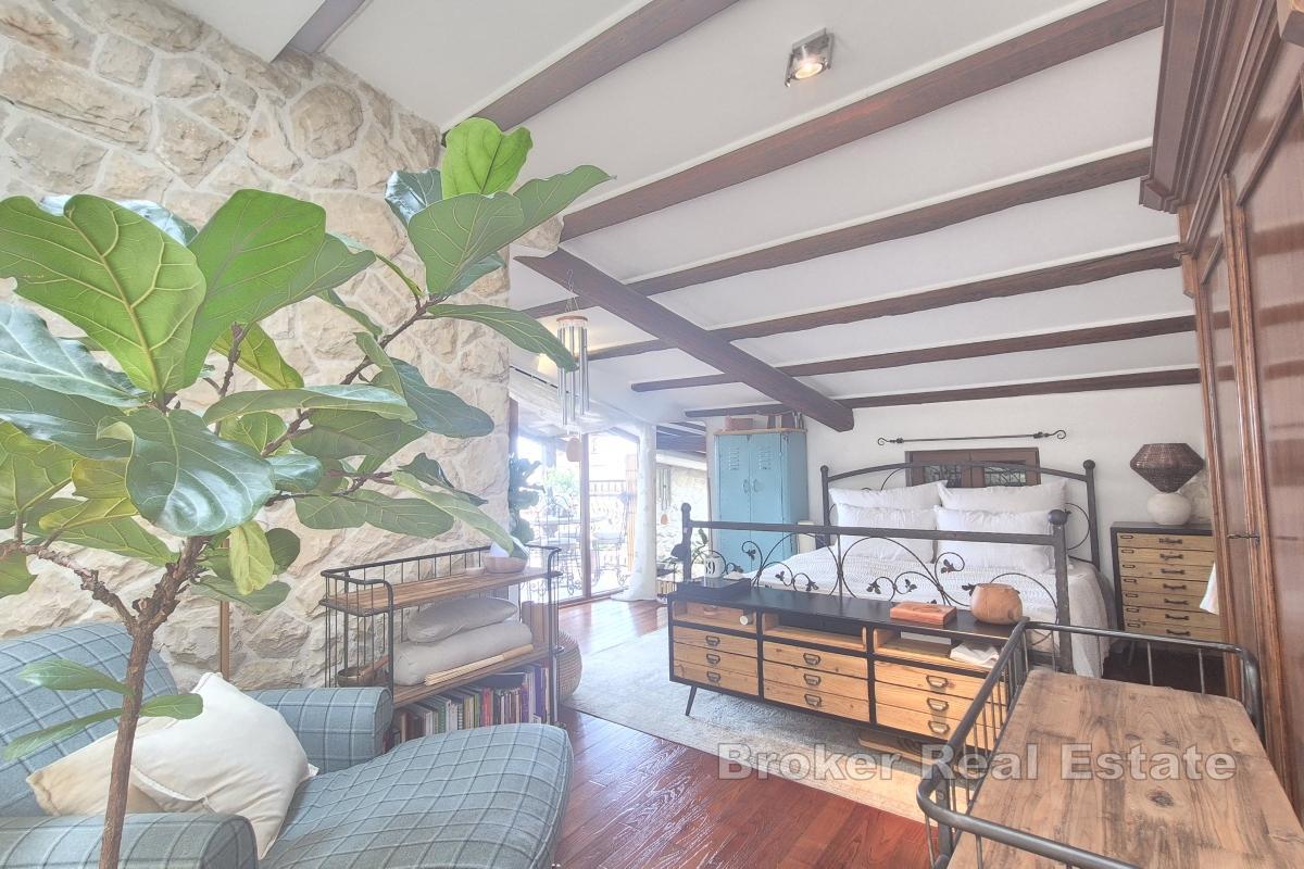 Casa in pietra in centro città con due unità abitative