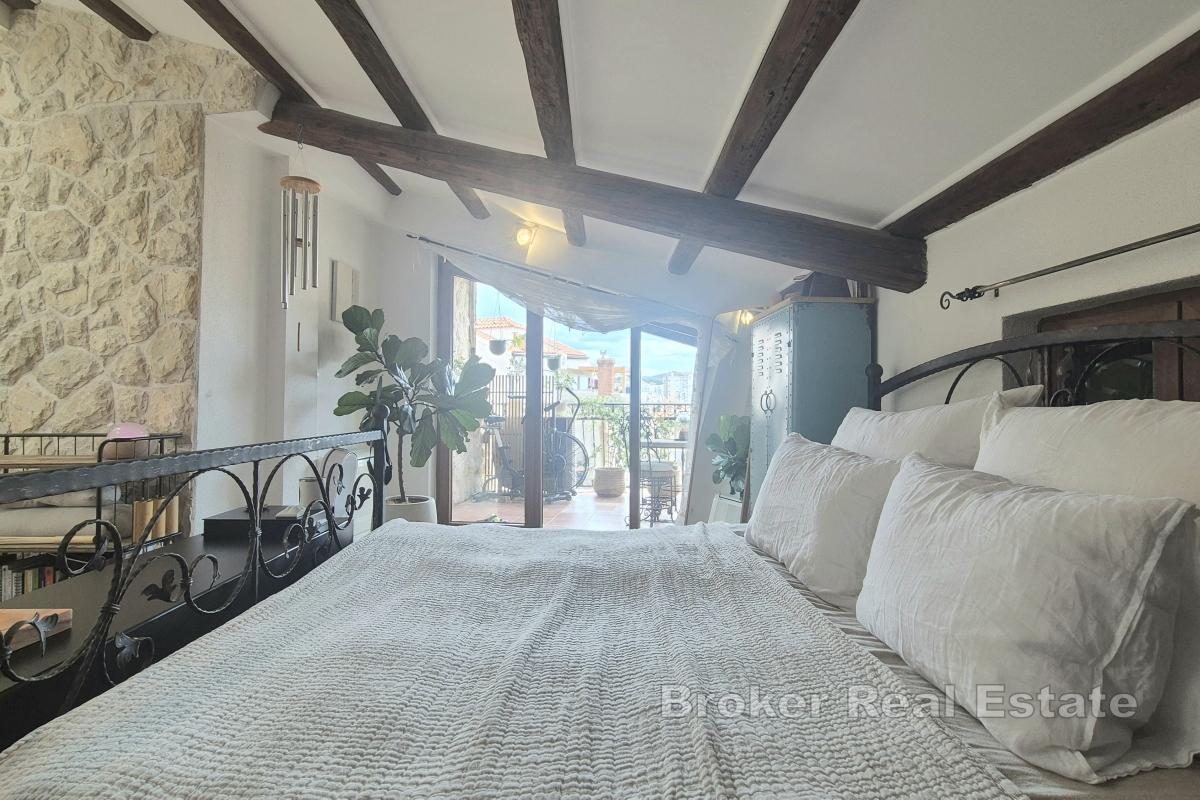 Casa in pietra in centro città con due unità abitative