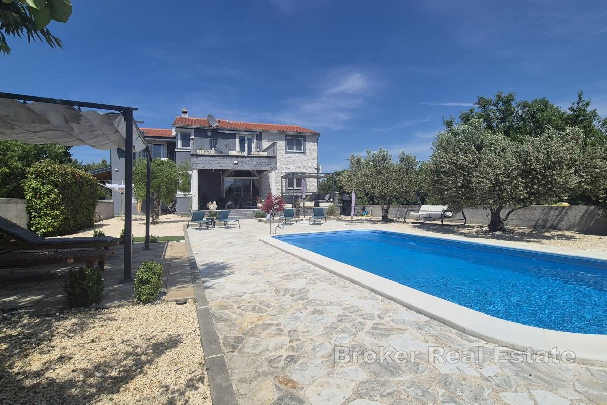 Haus mit vier Schlafzimmern und Pool