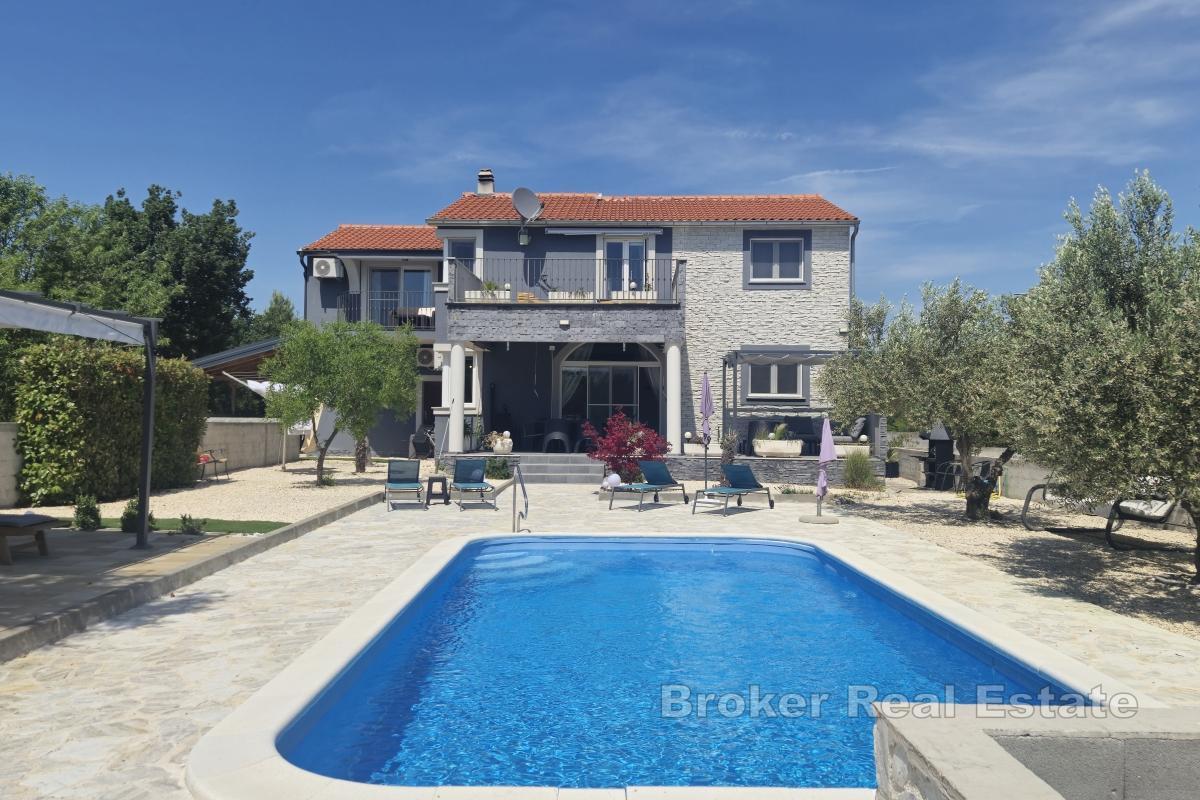 Haus mit vier Schlafzimmern und Pool