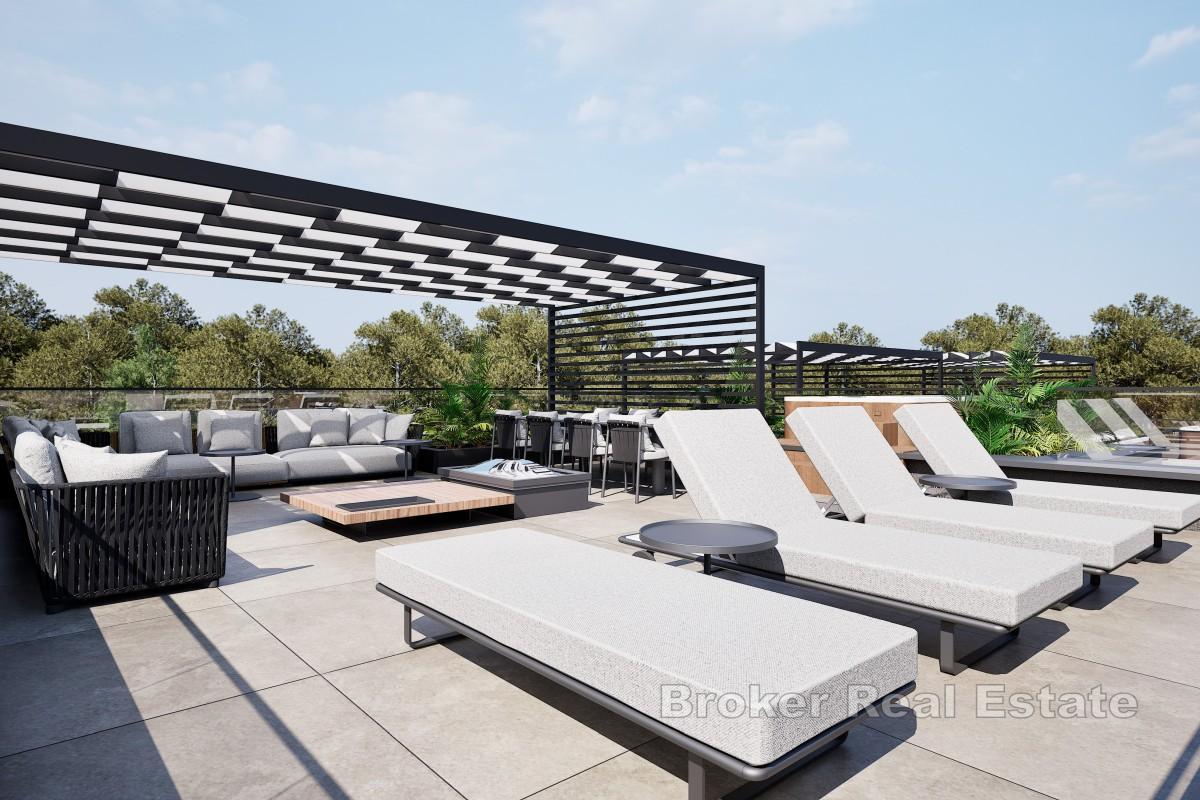 Toetasjes triplex med hage og svømmebasseng