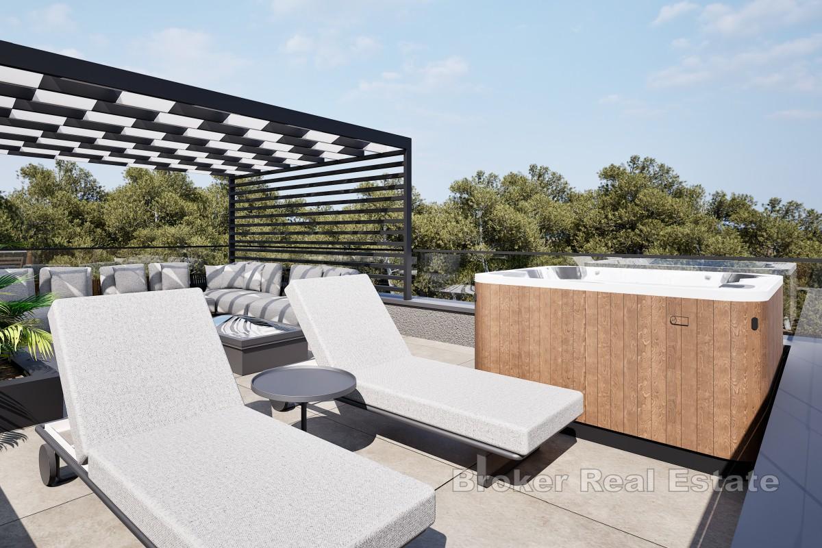 Triplex avec cour et option piscine