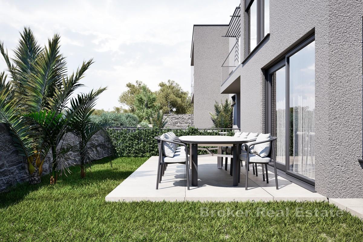 Triplex avec cour et option piscine