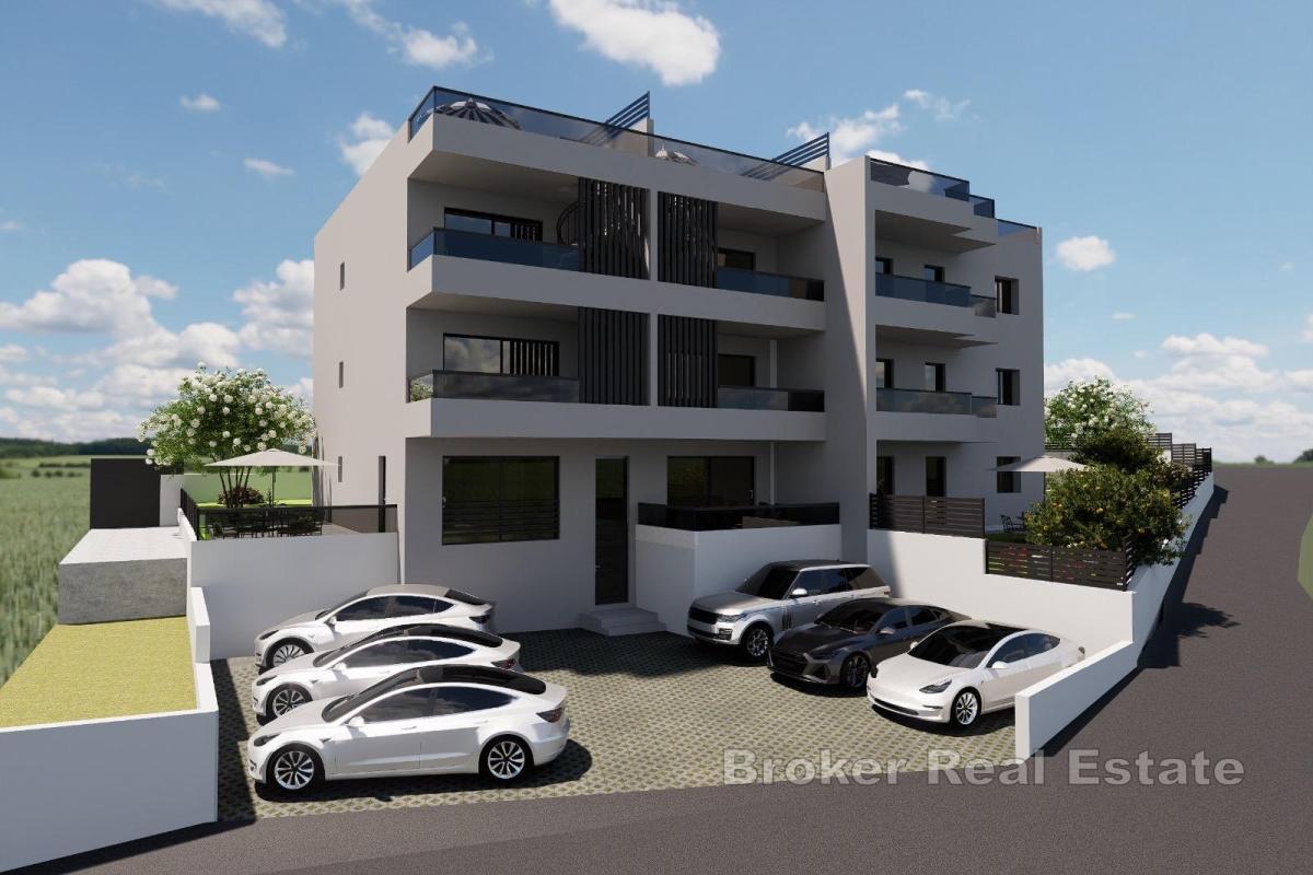 Tvårumslägenhet med trädgård och parkeringsplats