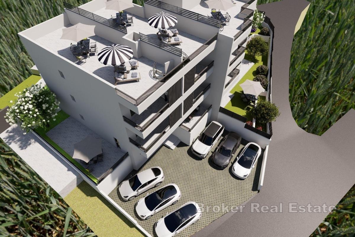 Tvårumslägenhet med trädgård och parkeringsplats