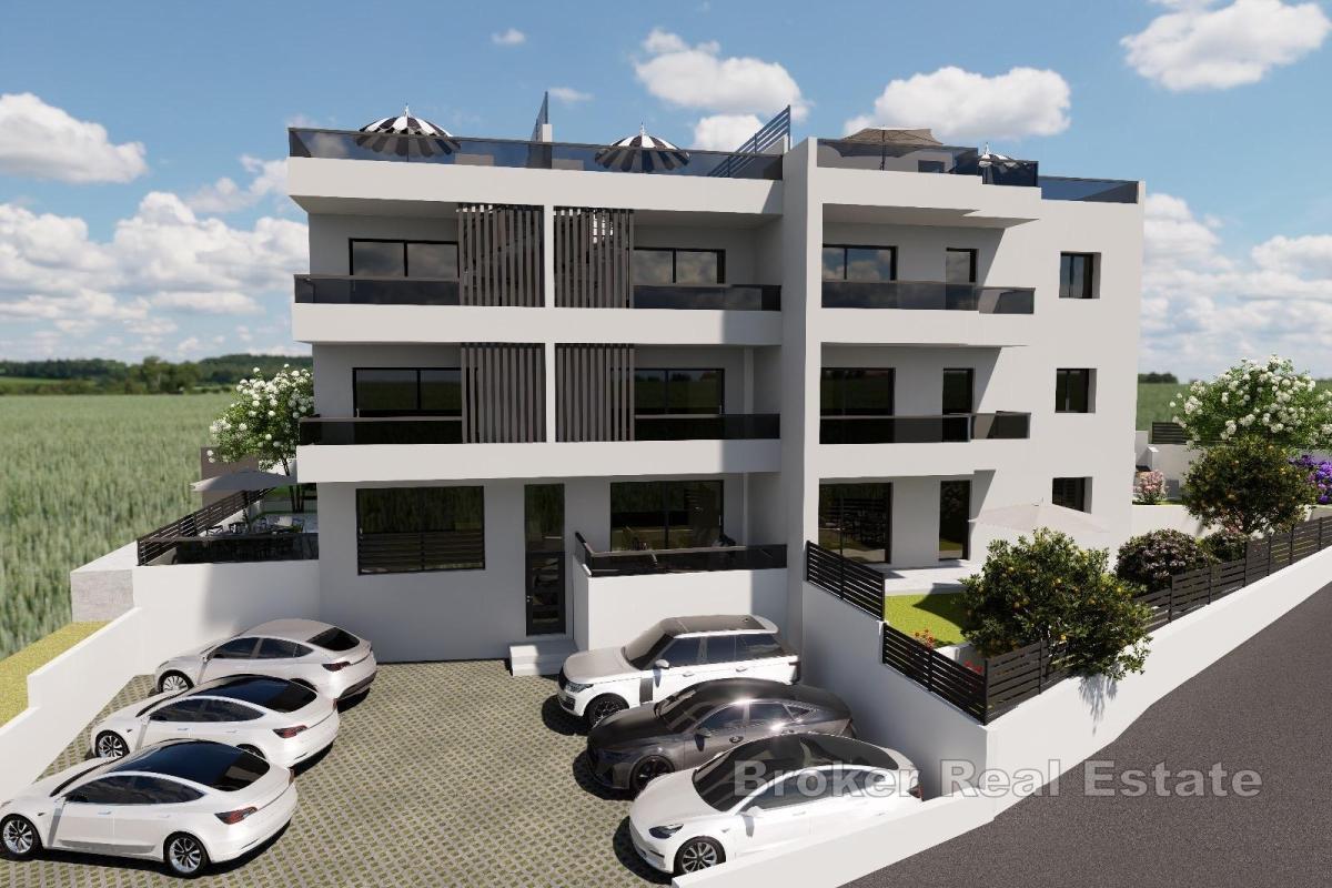 Appartamento con due camere da letto in un nuovo edificio con giardino