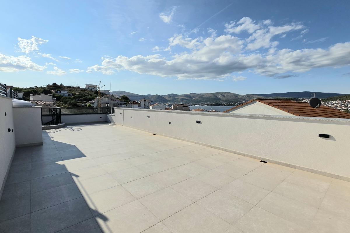 001-2047-88-Ciovo-Two-bedroom-penthouse-near-the-sea-sale