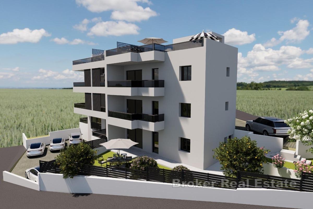 Dvosobni penthouse s krovnom terasom i pogledom na more