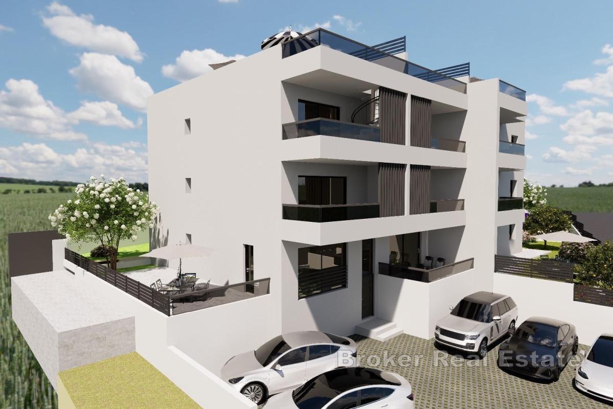 Dvosobni penthouse s krovnom terasom i pogledom na more