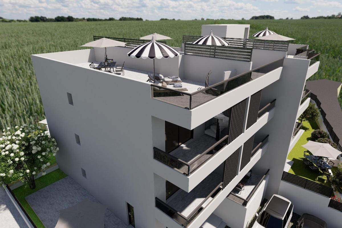 Penthouse s krovnom terasom i pogledom na more