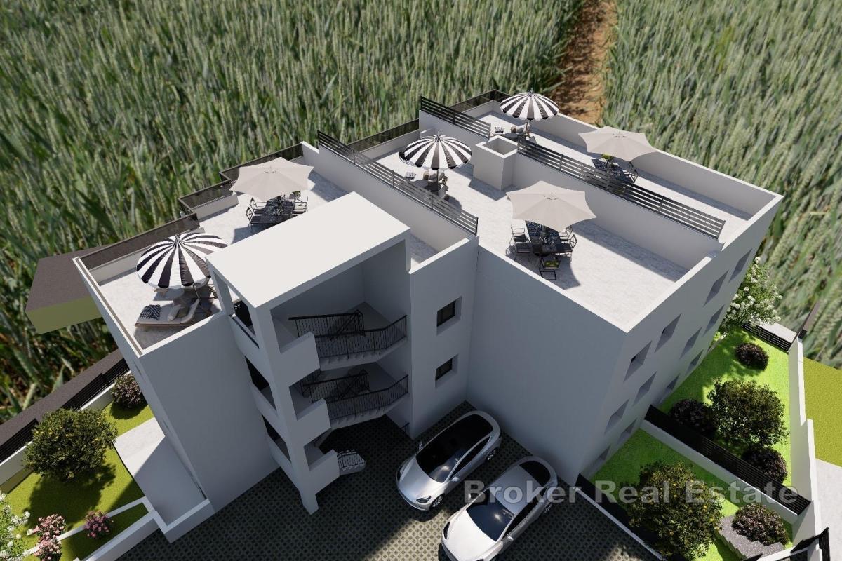 Penthouse s krovnom terasom i pogledom na more