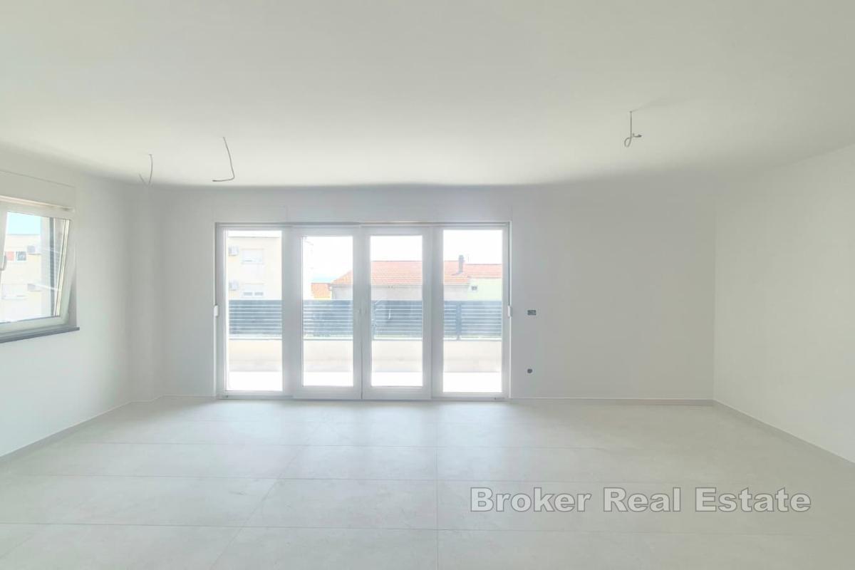 Apartament z widokiem na morze w nowym budynku