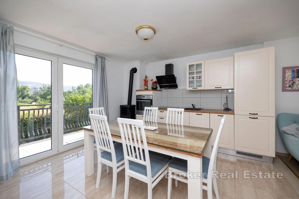 Dům se čtyřmi ložnicemi a bazénem