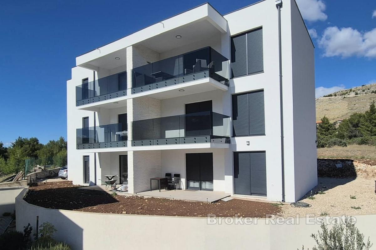 Dvosoban apartman s vrtom i parkirnim mjestom