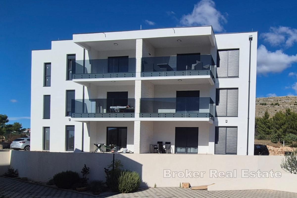 Dvosoban apartman s vrtom i parkirnim mjestom