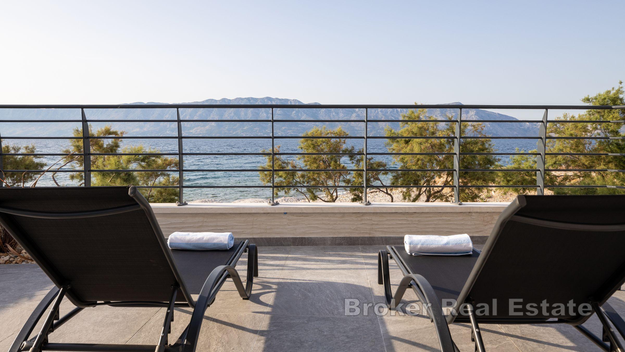 Luxuriöse abgeschiedene Villa in erster Reihe zum Meer