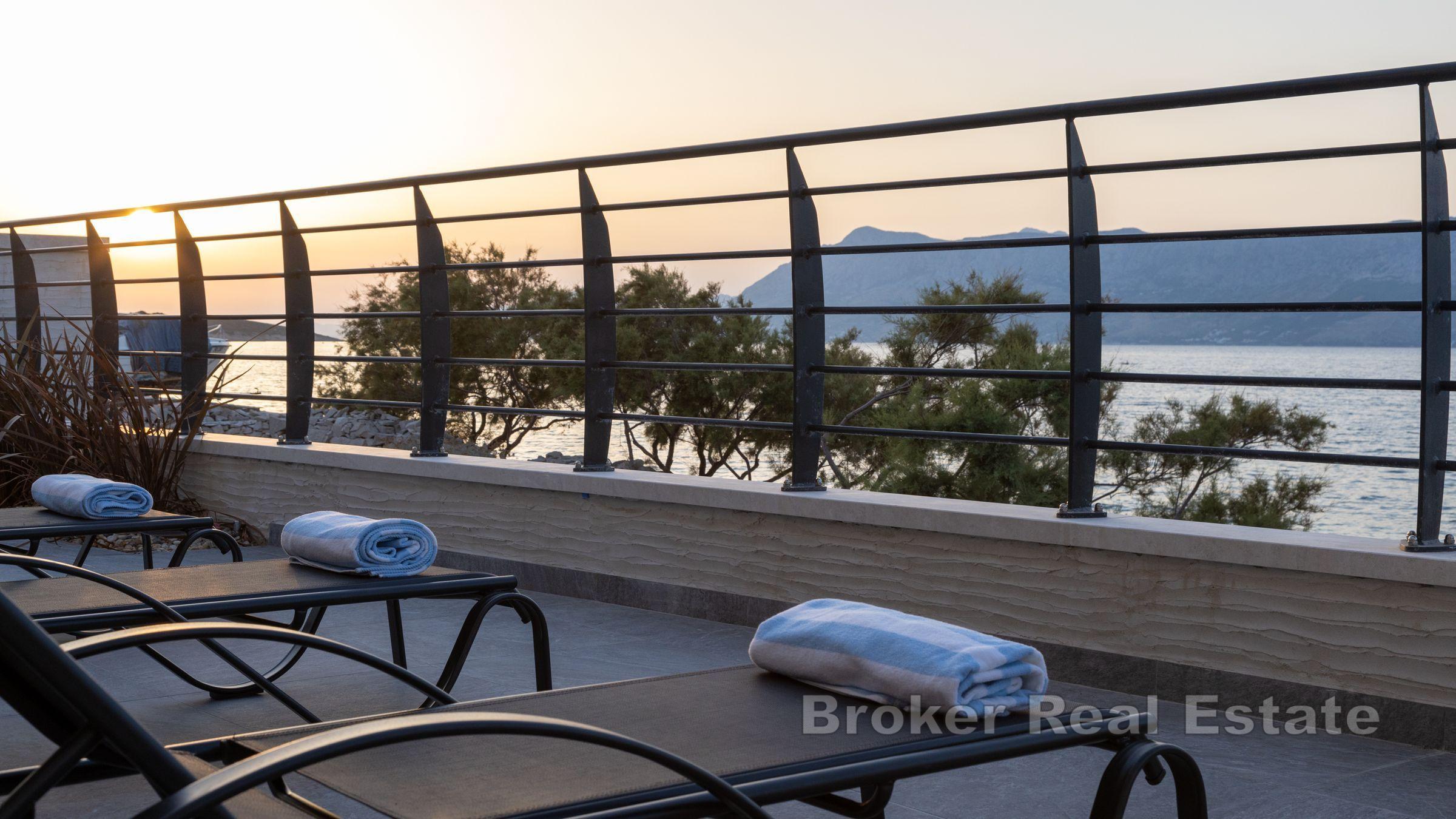 Luksusowa, odosobniona willa w pierwszym rzędzie od morza