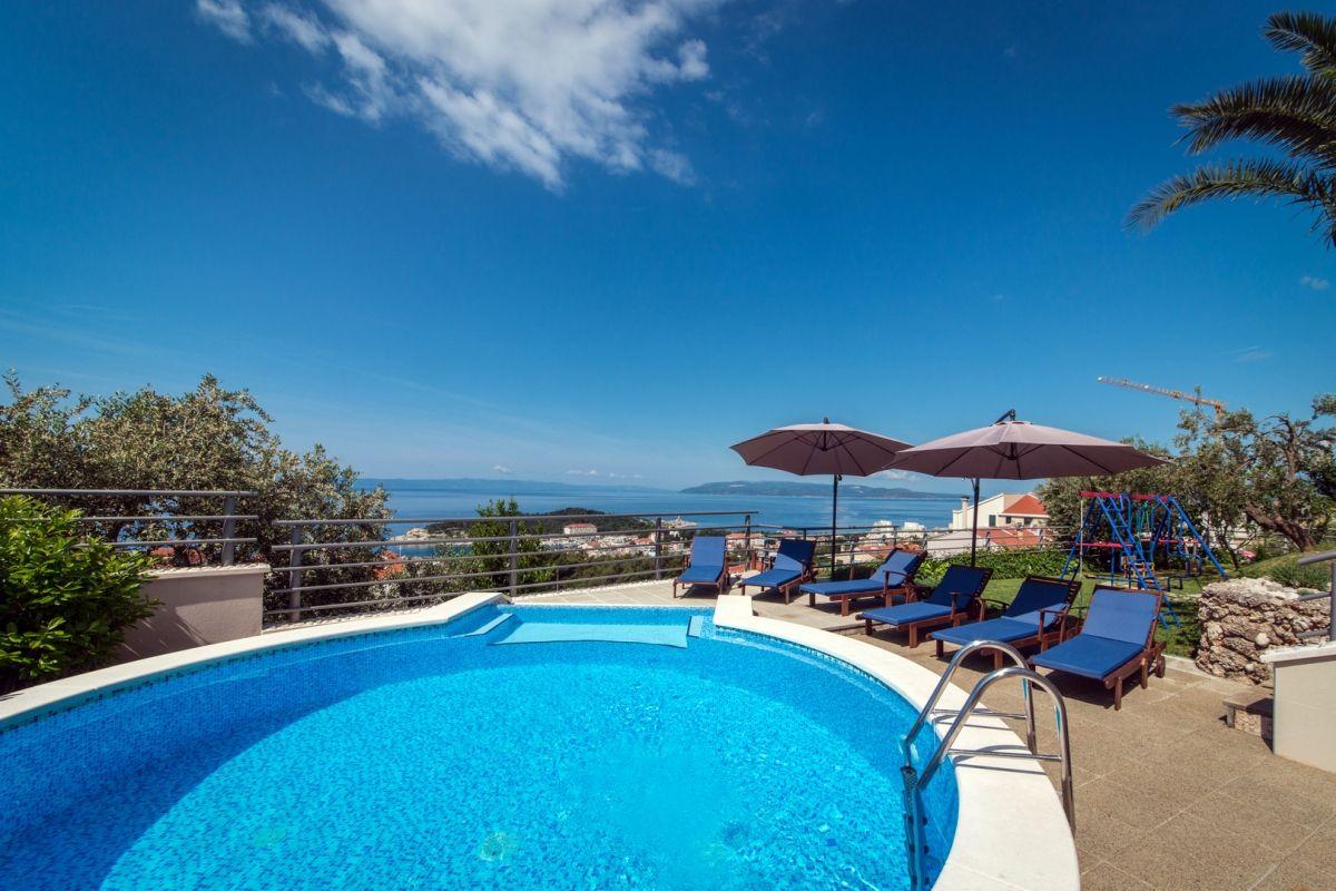 Atraktivní vila s panoramatickým výhledem na moře