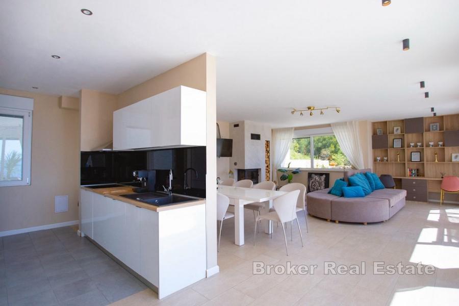 Dwie atrakcyjne wille z panoramicznym widokiem na morze