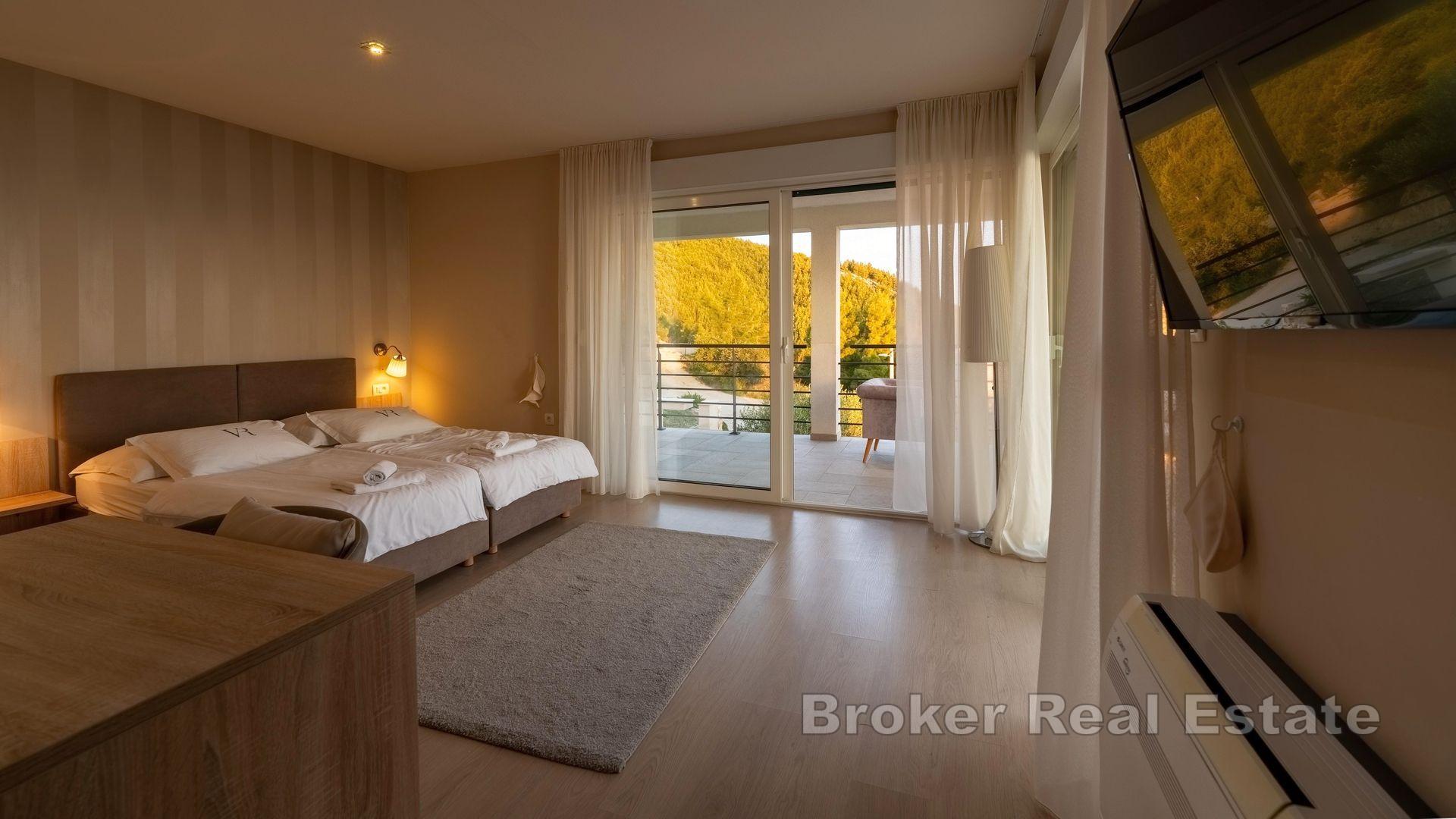 Dvě atraktivní vily s panoramatickým výhledem na moře