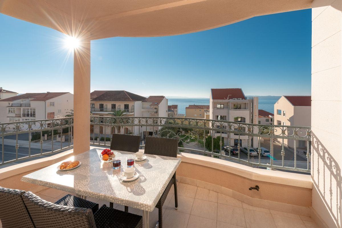 01-2048-07-Makarska-Apartment-house-with-a-sea-view-for-sale