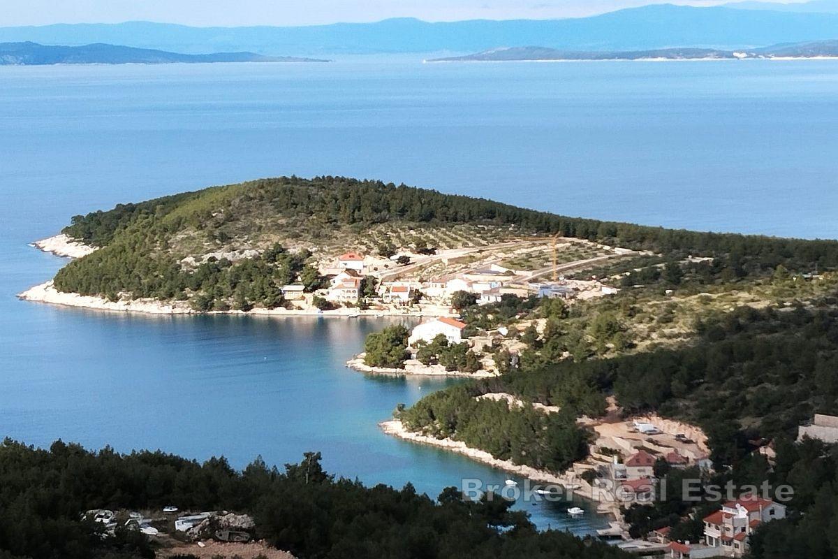 Attraktiv mark vid havet