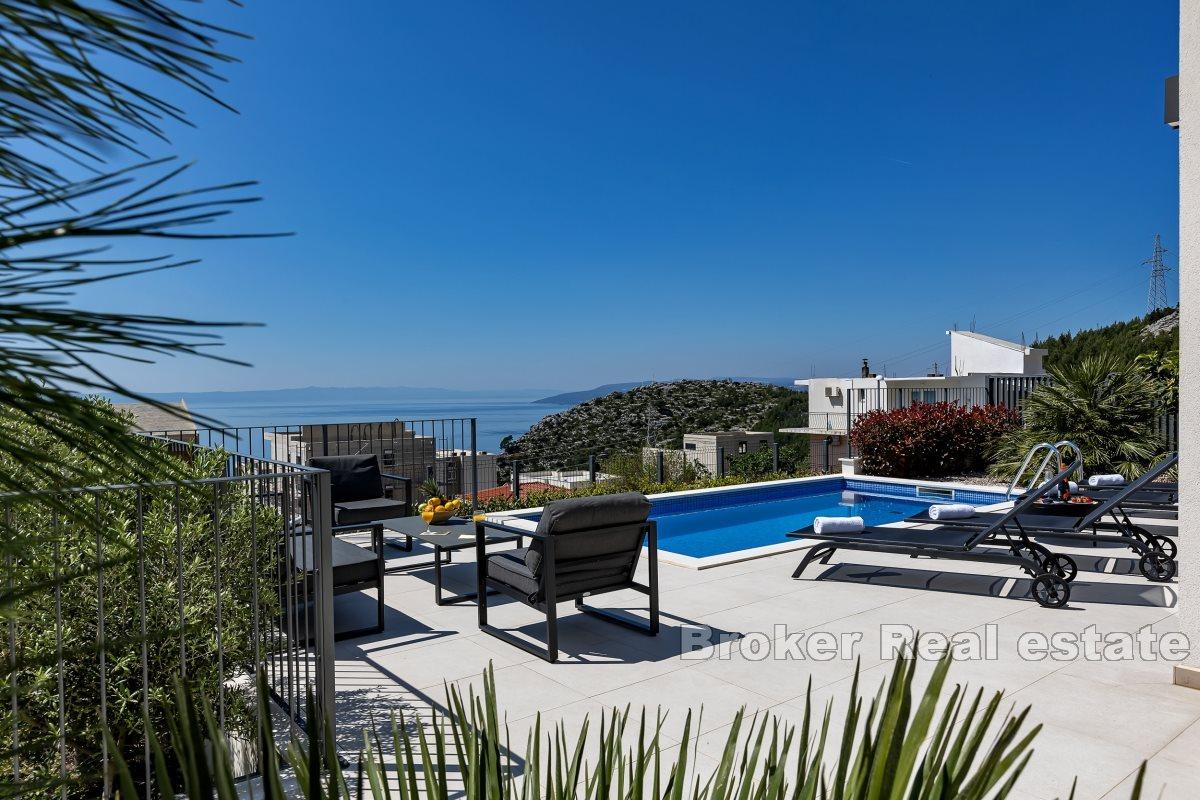 Luxury villa with a panoramic view of the sea